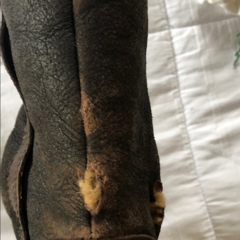 LEATHER UGGS - Picture 7 of 8
